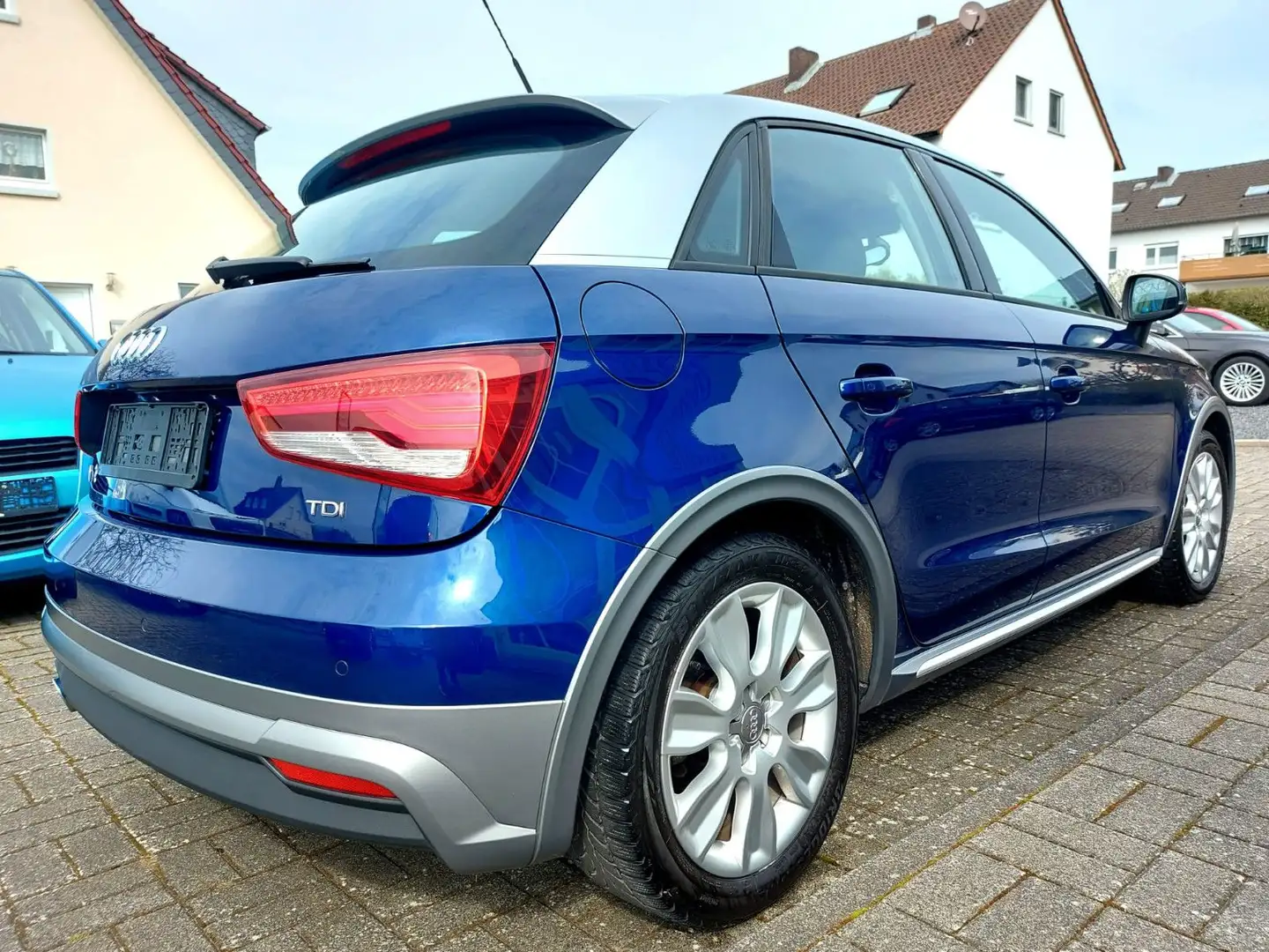 Audi A1 Sportback S-line SPORT TDI e-ULTRA NAV XEN 5S Blau - 2
