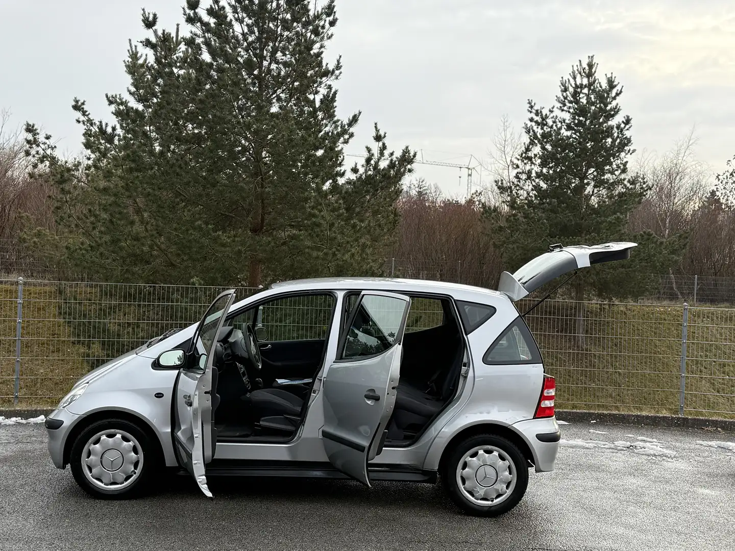 Mercedes-Benz A 160 A-Klasse L Classic Automatik-PDC- TÜV 01/20028 Grau - 1