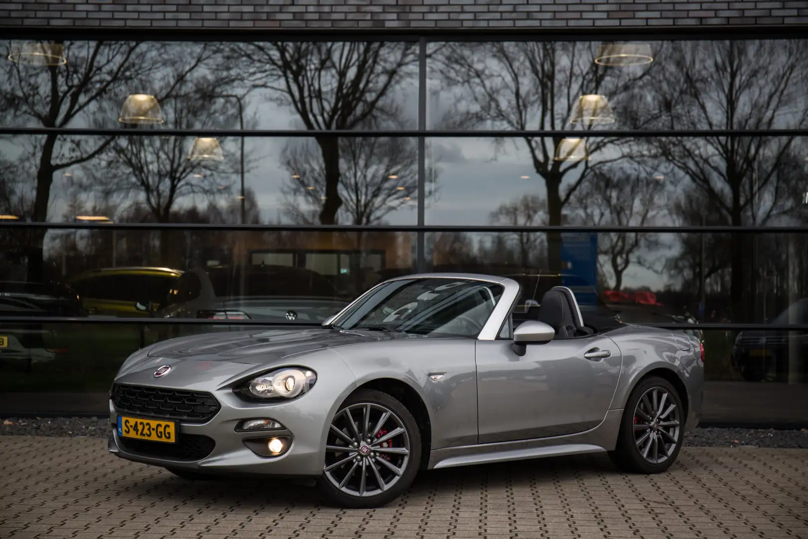 Fiat 124 Spider 1.4 MultiAir Turbo Šedá - 2