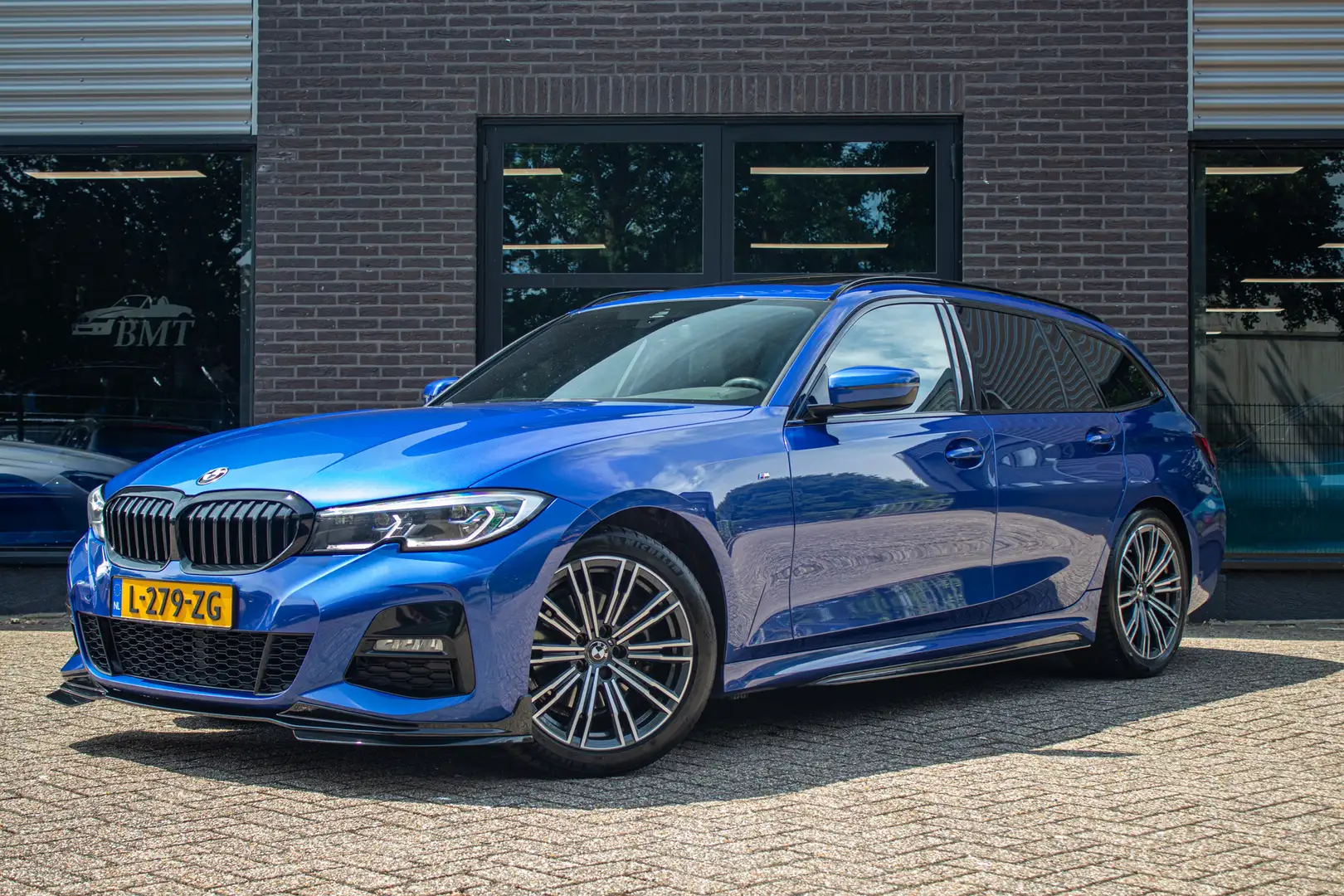 BMW 320 320i G21 Touring M Sport / Pano / Laser / Trekhaak Bleu - 2