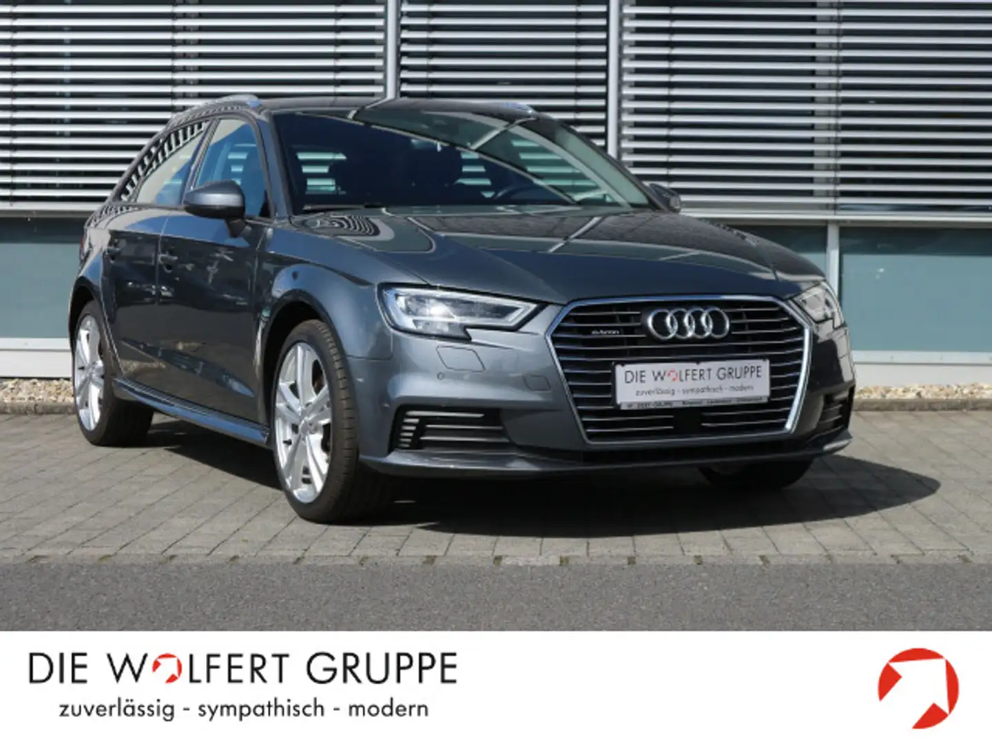 Audi A3 sport 40 e-tron S tronic SHZ*NAVI Grau - 1