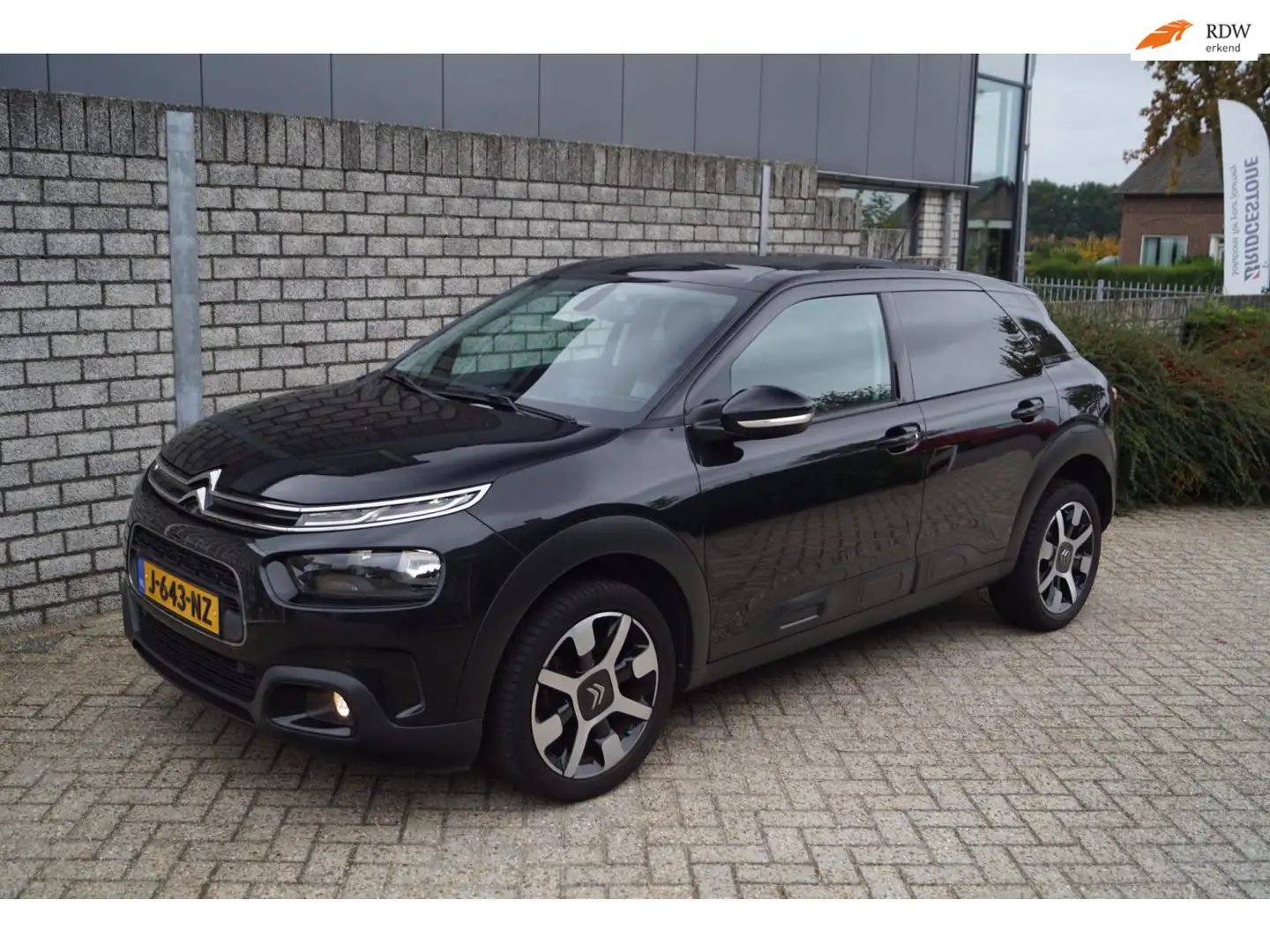 Citroen C4 Cactus 1.2 PureTech Shine Autom Panodak Navi Camera Clima Negro - 1