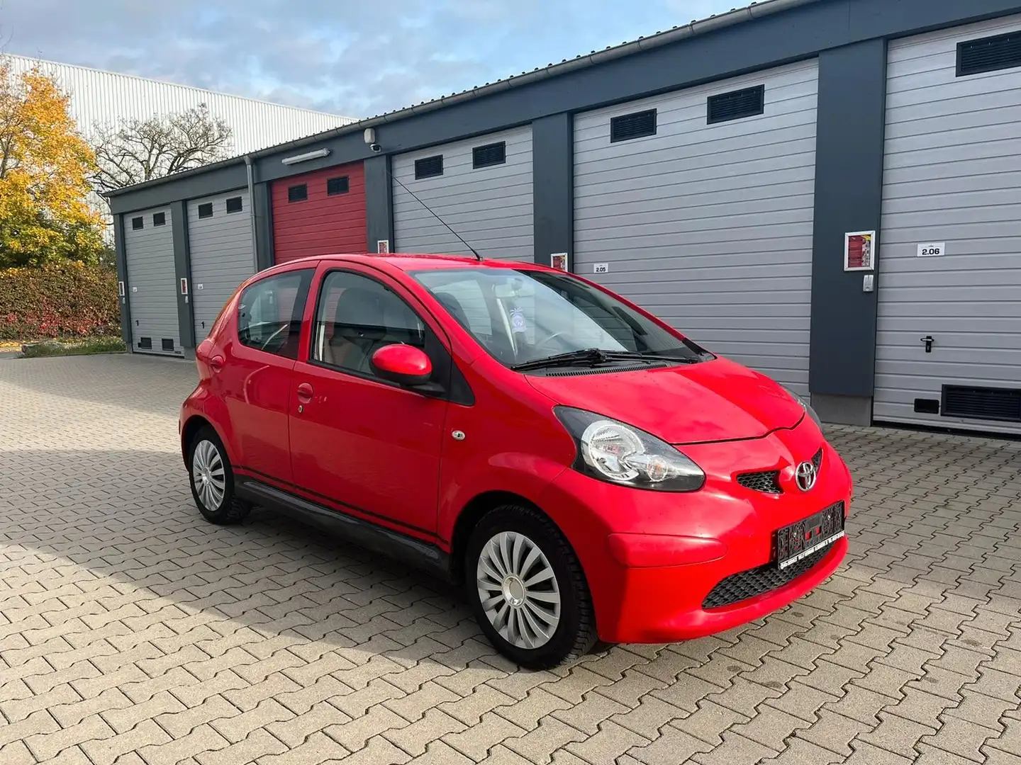 Toyota Aygo AYGO Cool 2 Hand Scheckheft Rot - 2