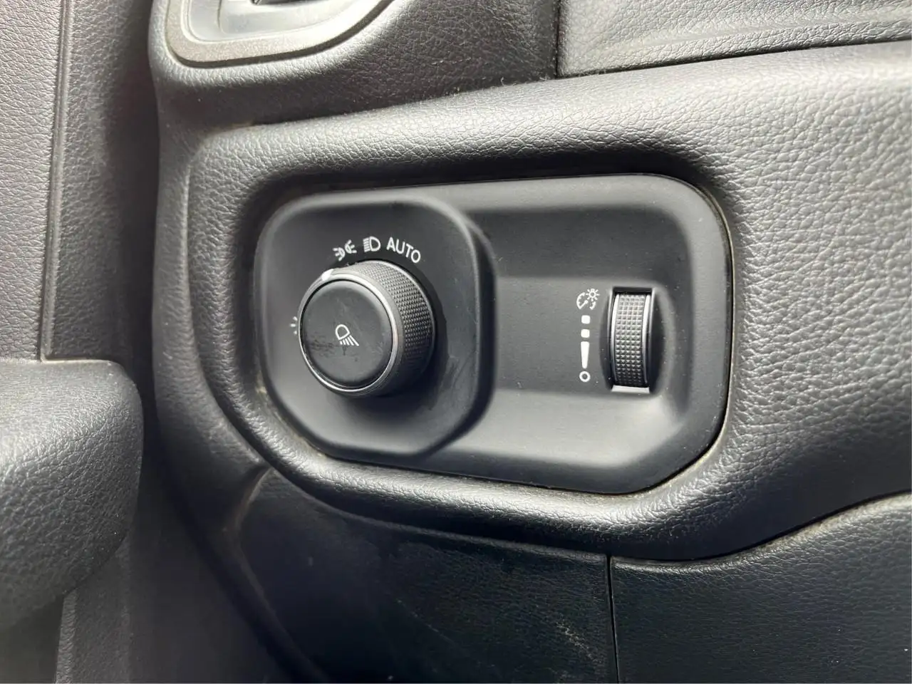 RAM 2500 снимка RAM 2500