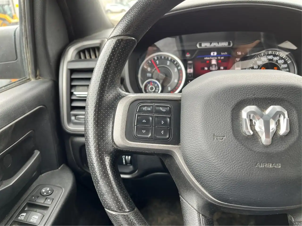 RAM 2500 снимка RAM 2500