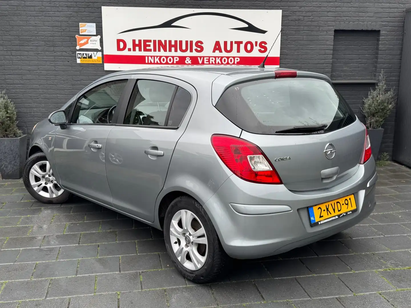 Opel Corsa 1.2-16V Cosmo *5DRS*AIRCO*FACELIFTMODEL* Grijs - 2
