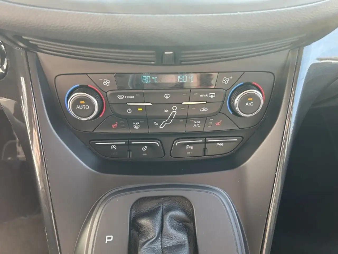 Ford C-Max 1.5 EcoBoost Titanium — photo 8