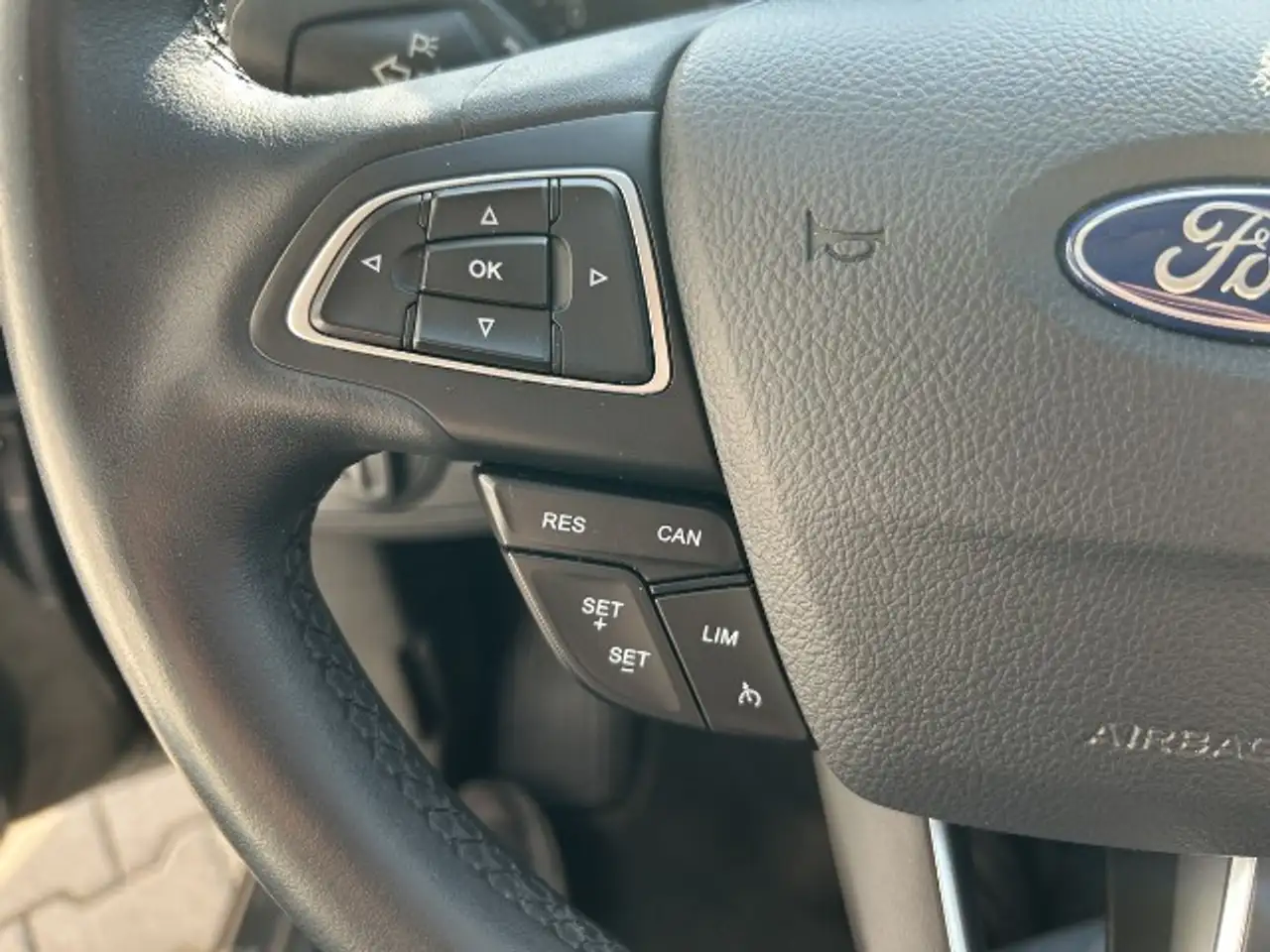 Ford C-Max 1.5 EcoBoost Titanium — photo 9