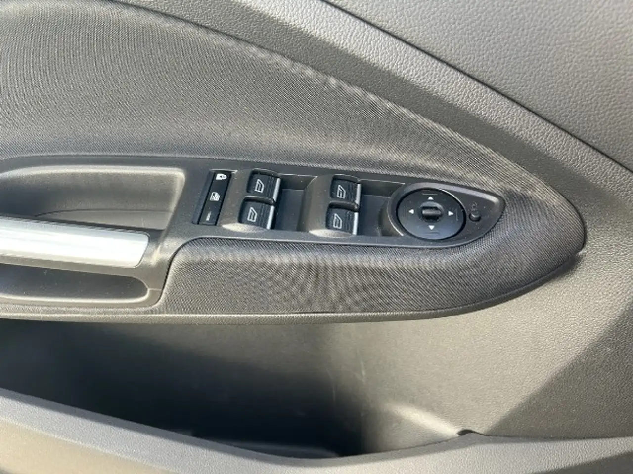 Ford C-Max 1.5 EcoBoost Titanium — photo 12