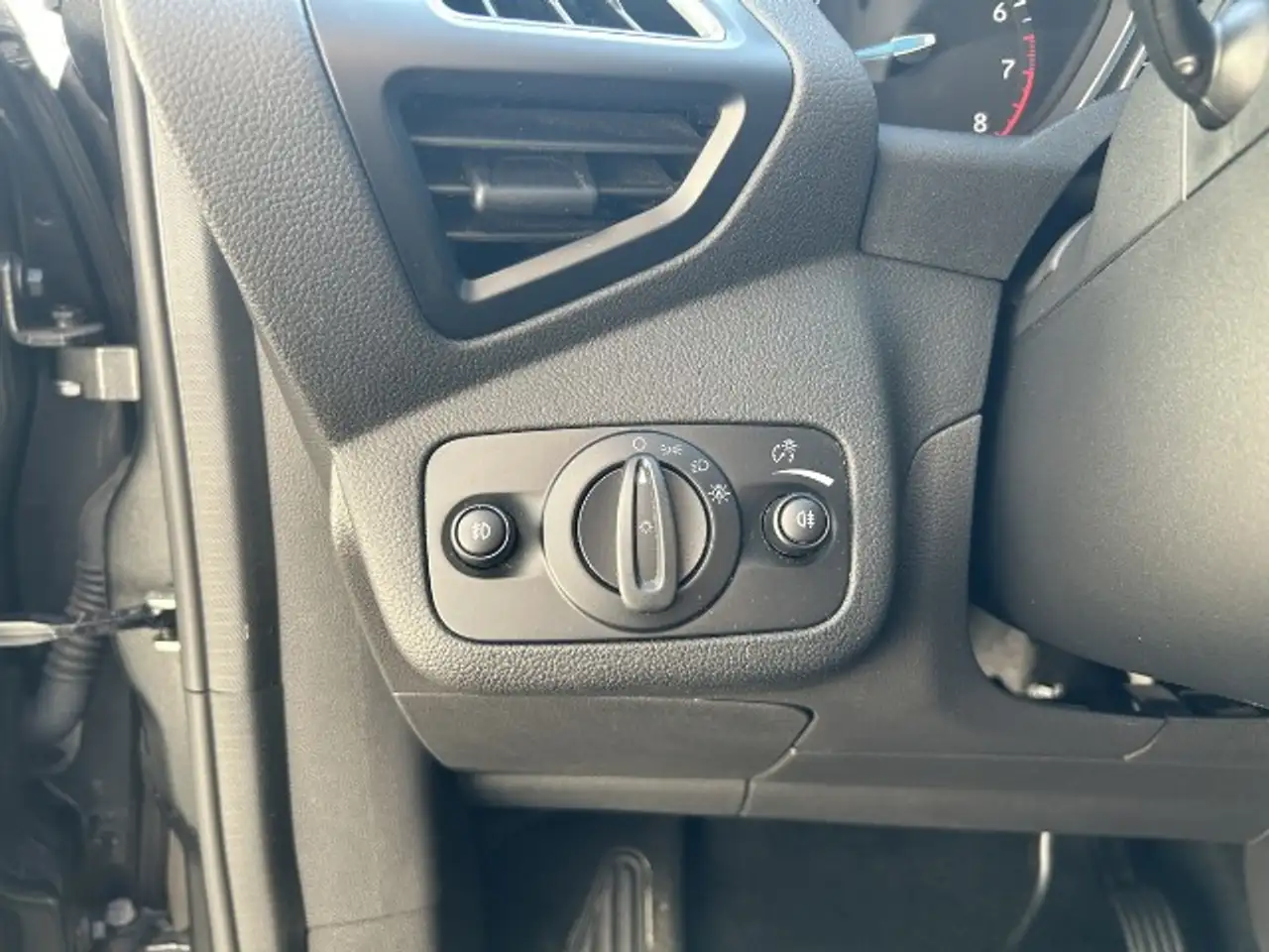 Ford C-Max 1.5 EcoBoost Titanium — photo 11