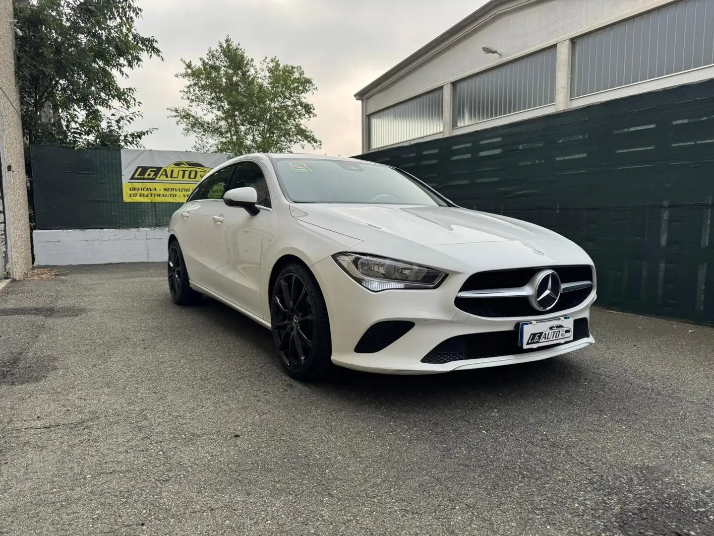Mercedes-Benz CLA 180 CLA Shooting Brake 180 d Business auto Blanc - 1