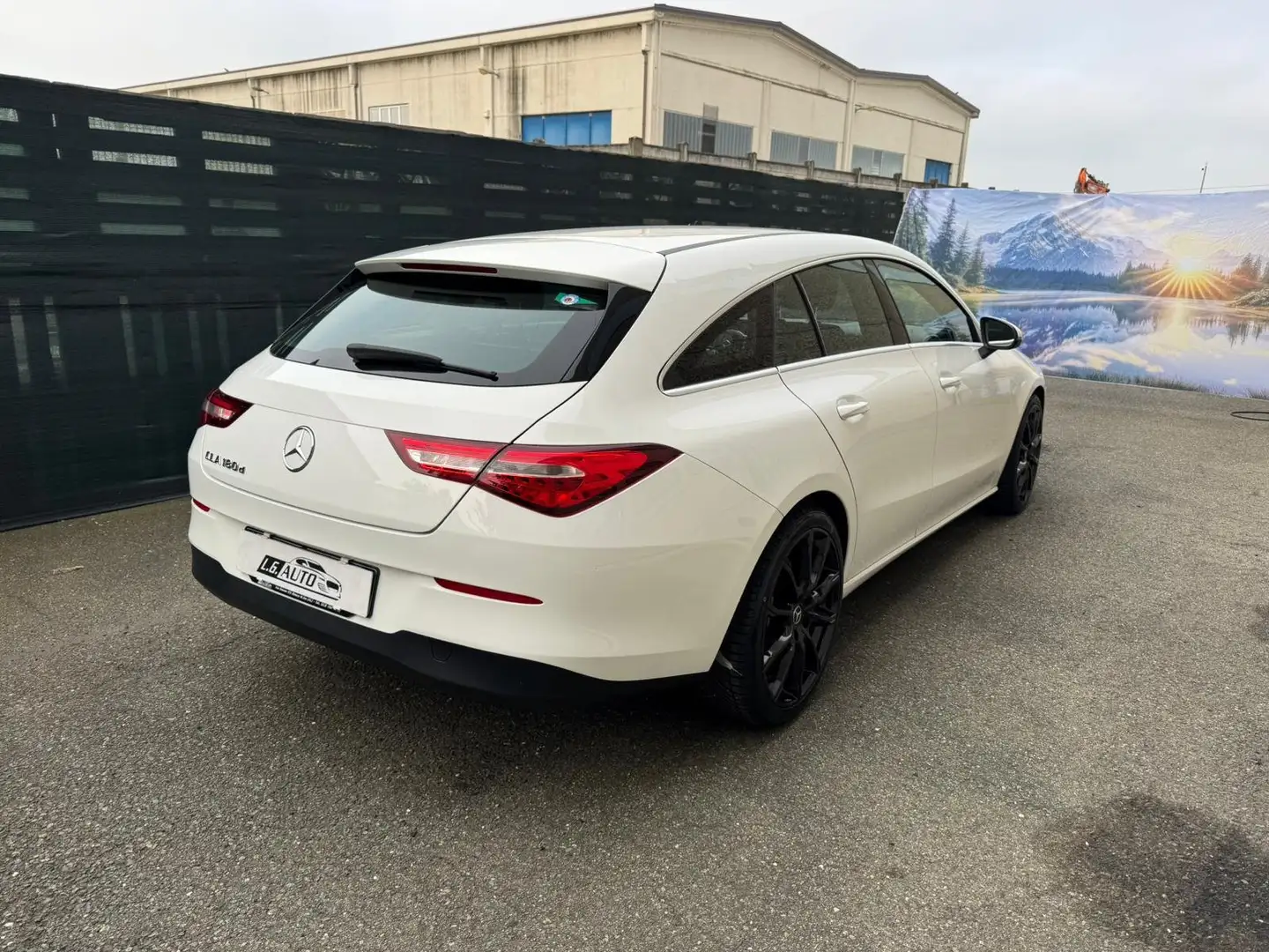 Mercedes-Benz CLA 180 CLA Shooting Brake 180 d Business auto Blanc - 2