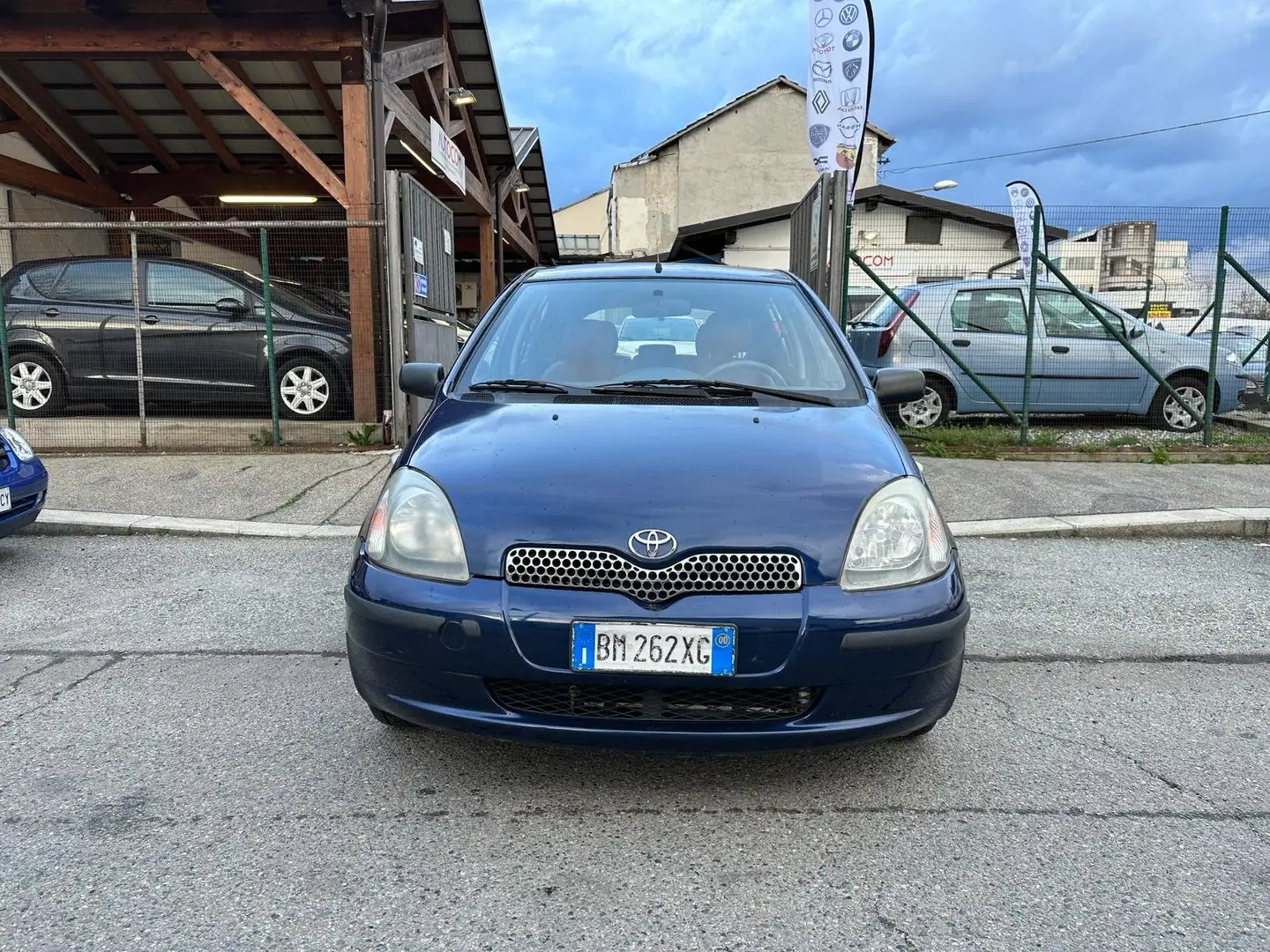 Toyota Yaris Yaris 5p 1.0 Modrá - 2