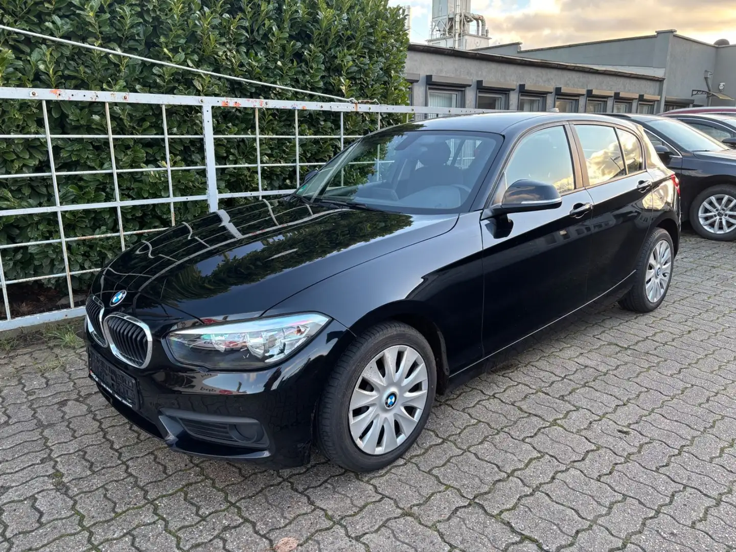 BMW 116 i St.Kette.Neu 1.HAND KLIMA SITZHEIZUNG Noir - 1
