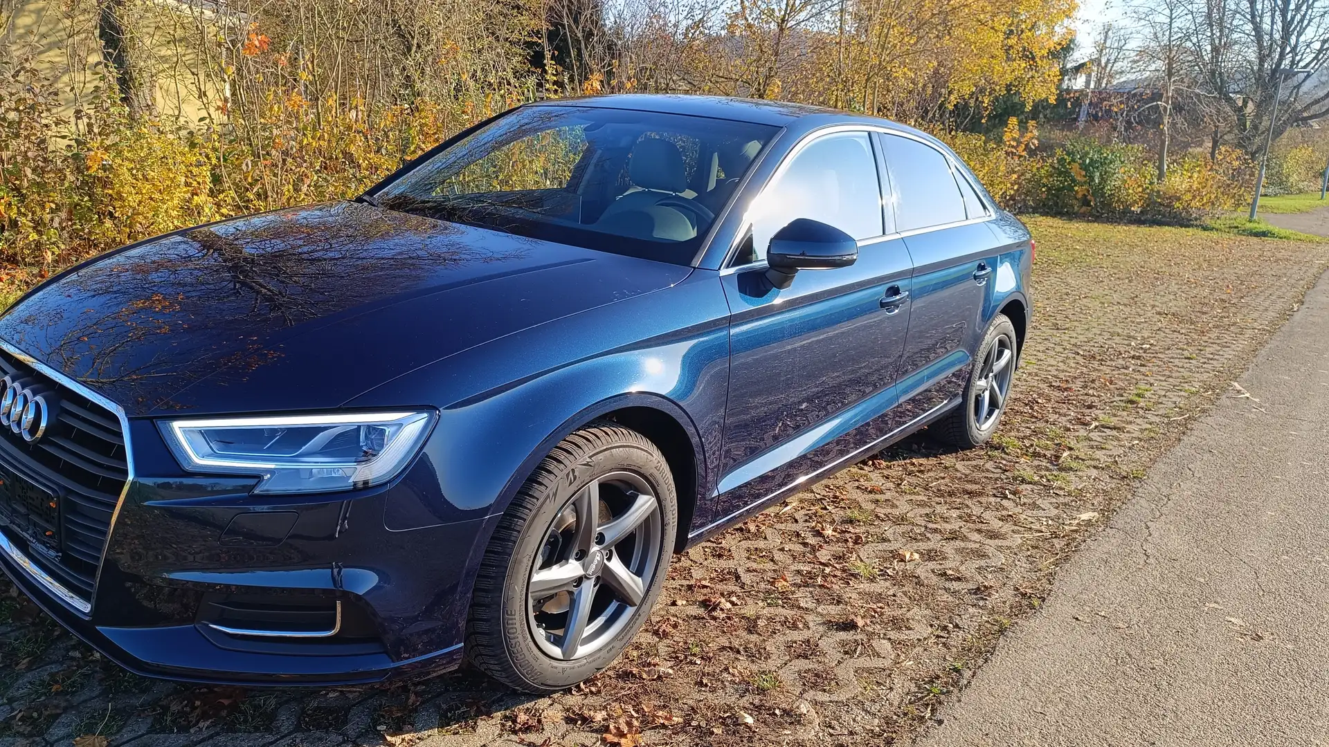 Audi A3 1l TFSI 116 ps Blau - 2