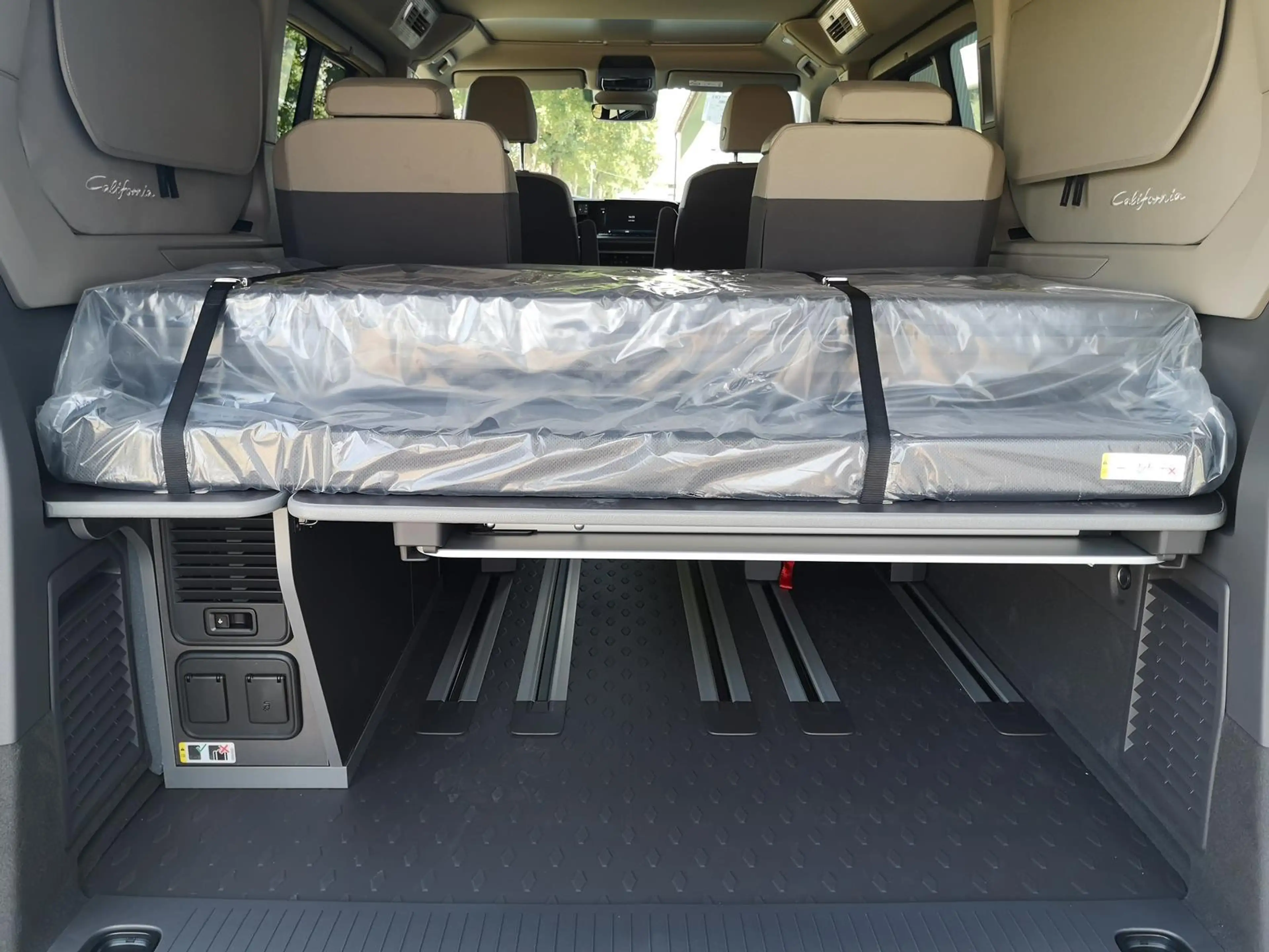 Volkswagen T7 California Beach Tour eHybrid 4MOTION 1.5 TSI 180 kW (245 ... — photo 9
