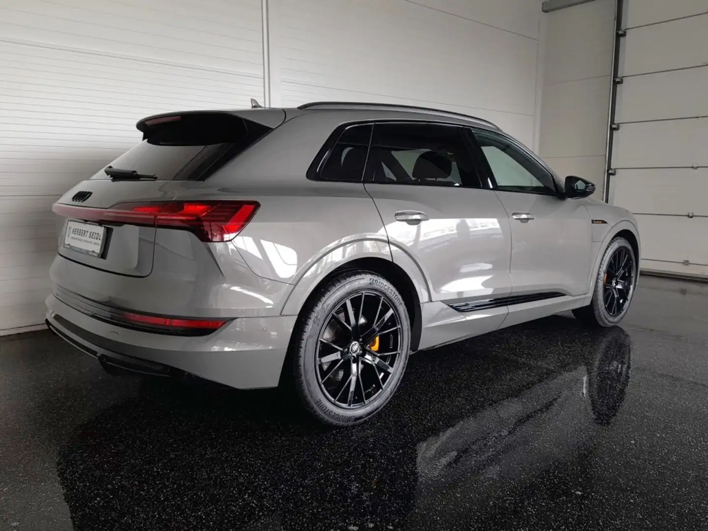 Audi e-tron 50 quattro S-LINE BLACK EDITION *NP: 92.644.- / MATRIX- LED / 21 ZOLL / AHV & KAMERA / HEAD-UP* Grau - 2