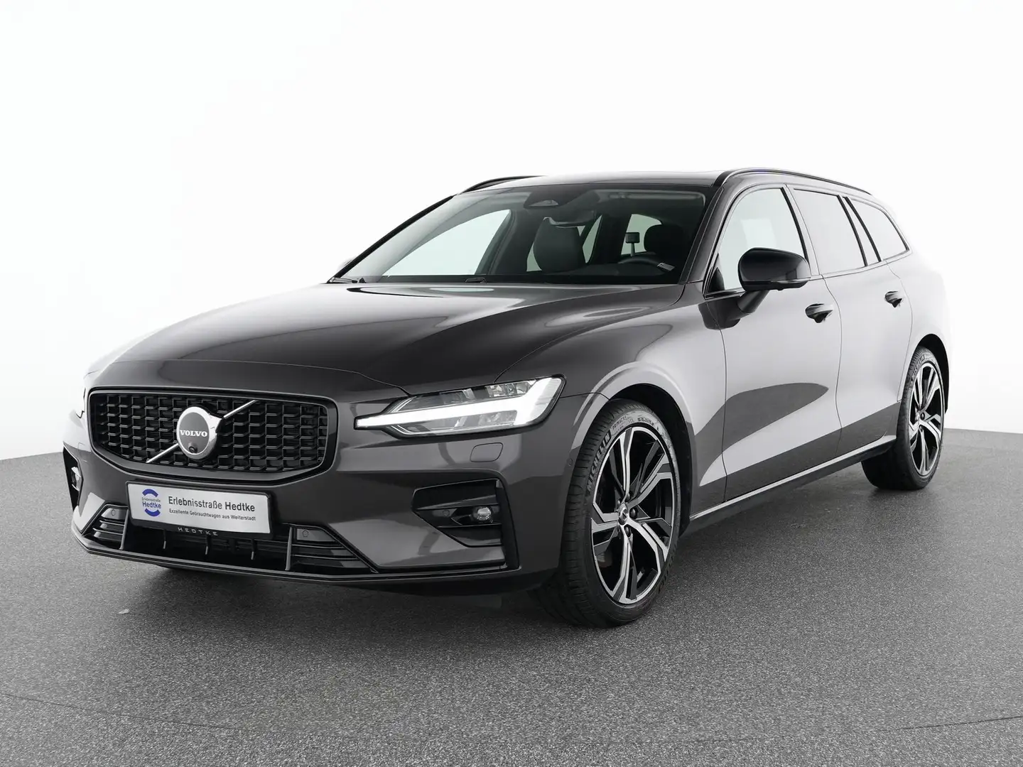 Volvo V60 B4 Benzin Plus Dark 19"+PANO+H&K+360°+ACC Grijs - 1