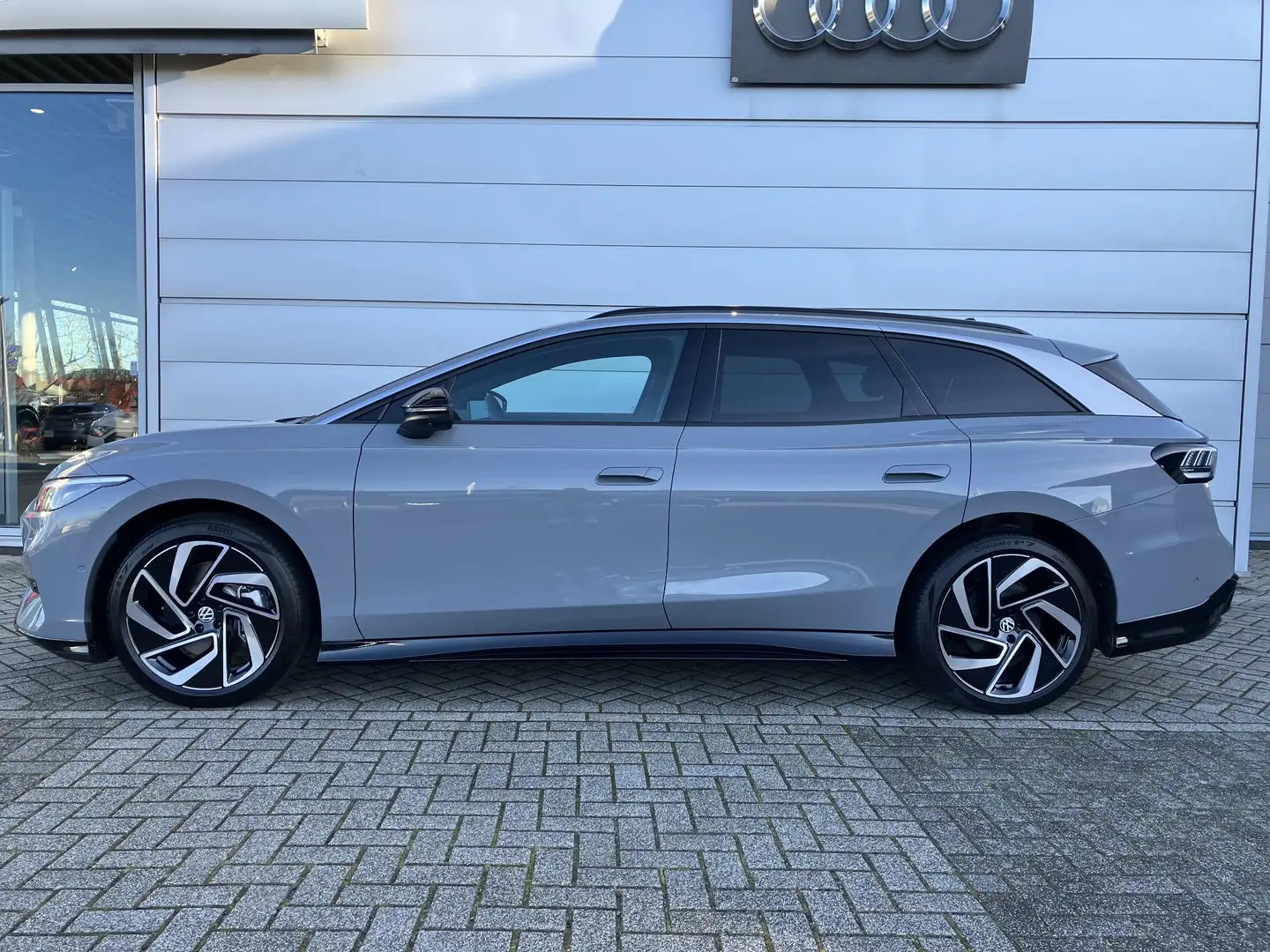 Volkswagen ID.7 Pro Business 77 kWh accu. 210 kW / 286 pk Variant Grijs - 2