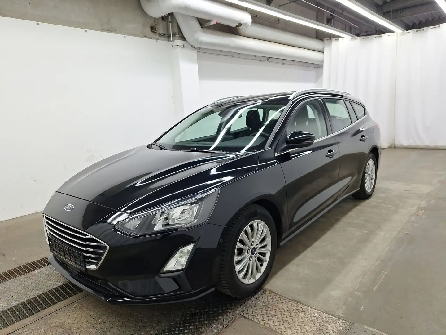 Ford Focus Titanium Allwetter LED Navi ApplCP PDC GRA SHZ LHZ Schwarz - 1