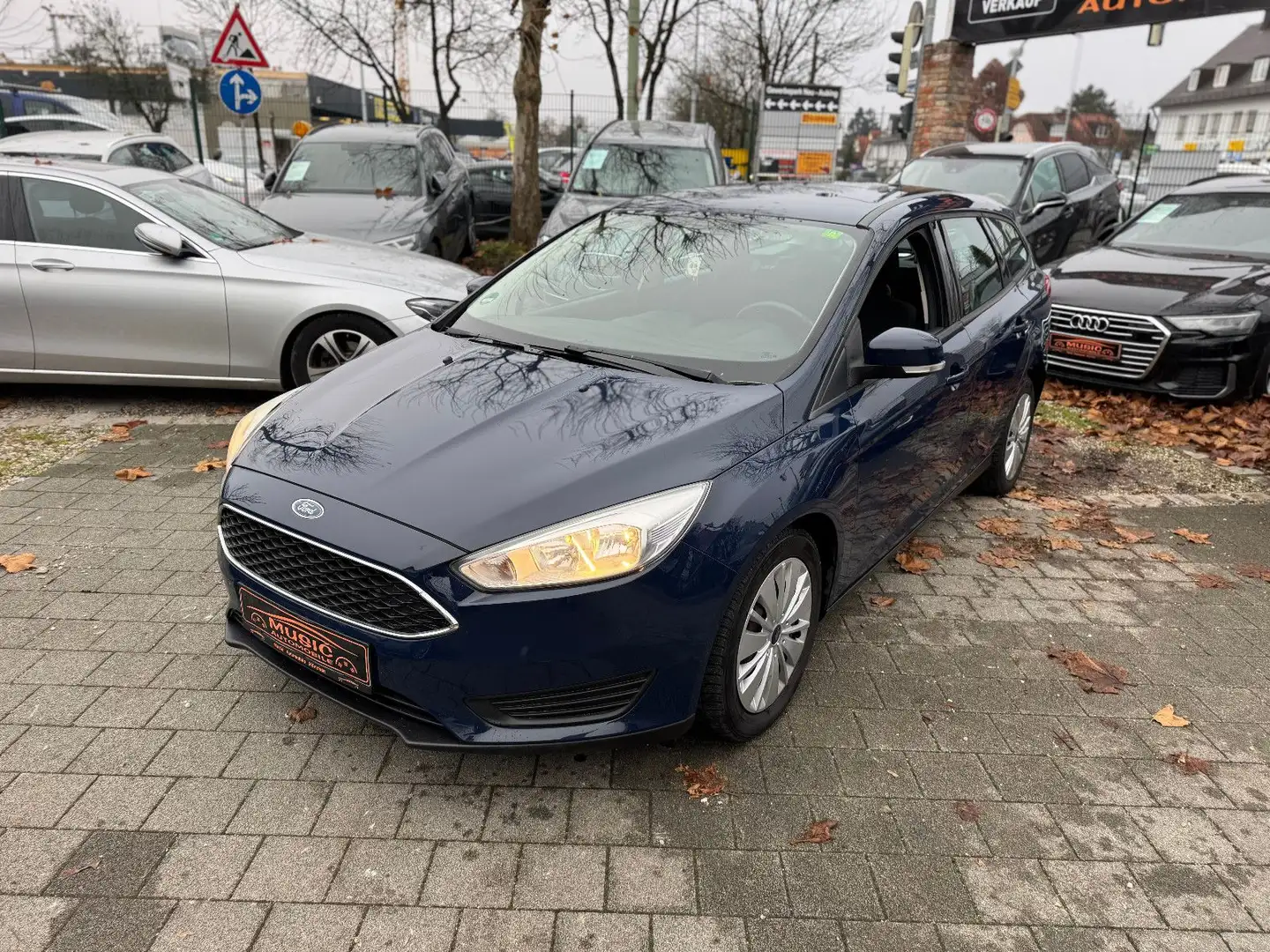 Ford Focus Turnier Trend Blau - 1
