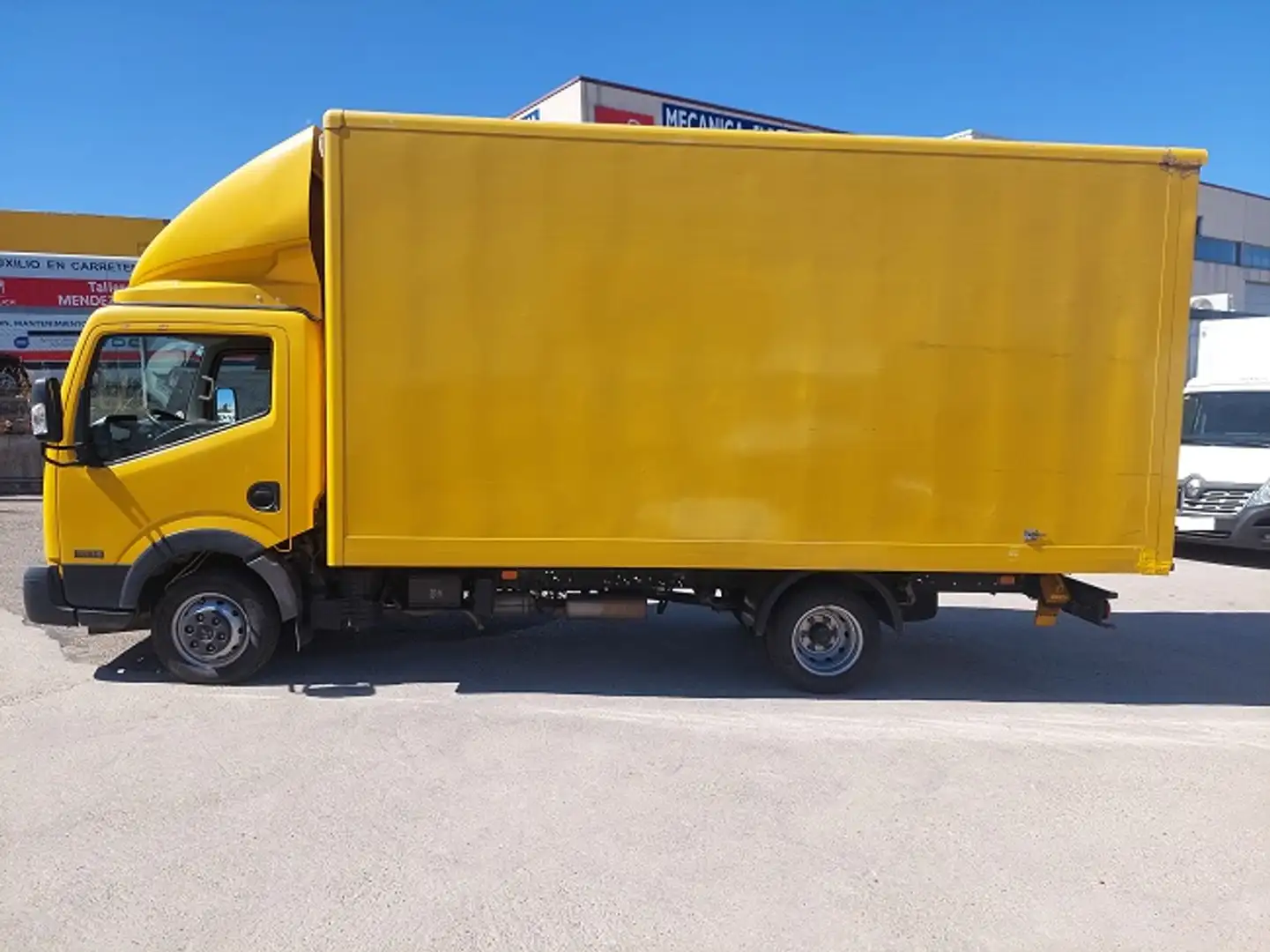 Nissan NV400 Chasis 2.3dCi 135 L3H1 FWD Comfort Amarillo - 2