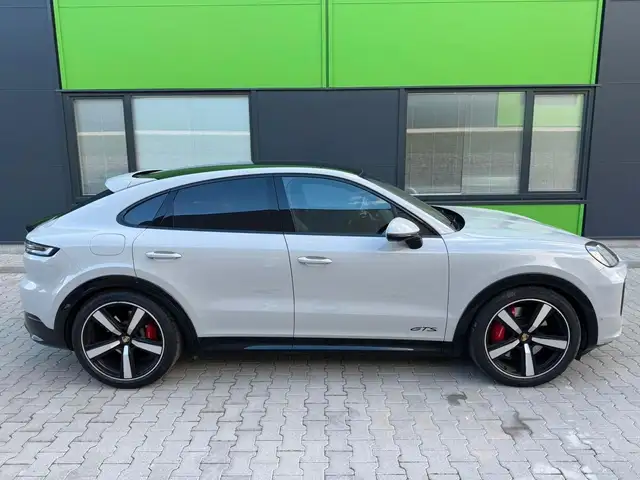 Porsche Cayenne view 14