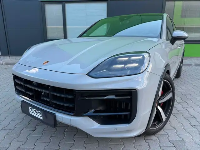 Porsche Cayenne view 2
