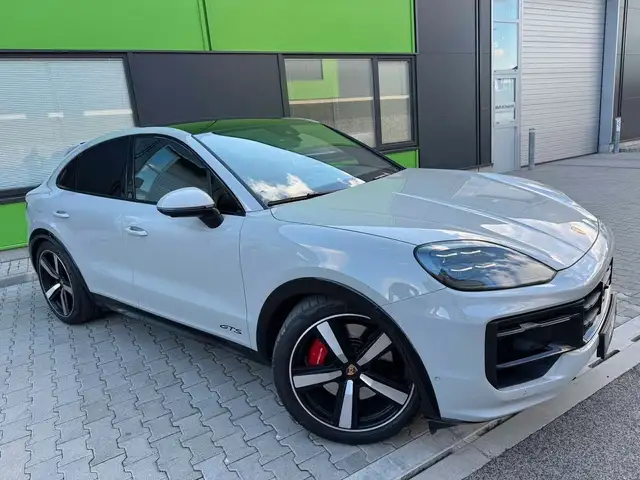 Porsche Cayenne view 6