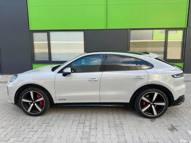 Porsche Cayenne view 13