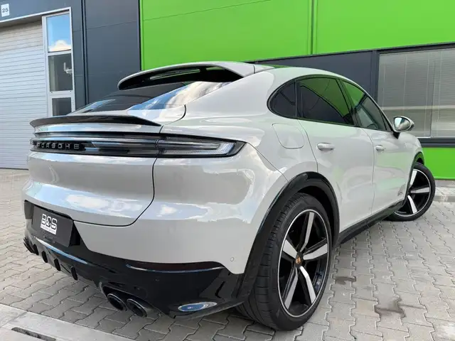 Porsche Cayenne view 7