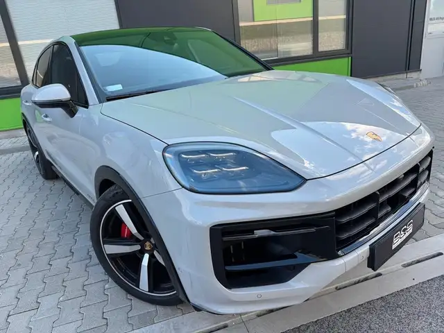 Porsche Cayenne view 5