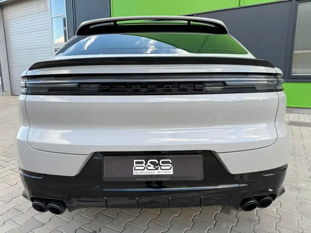 Porsche Cayenne view 10