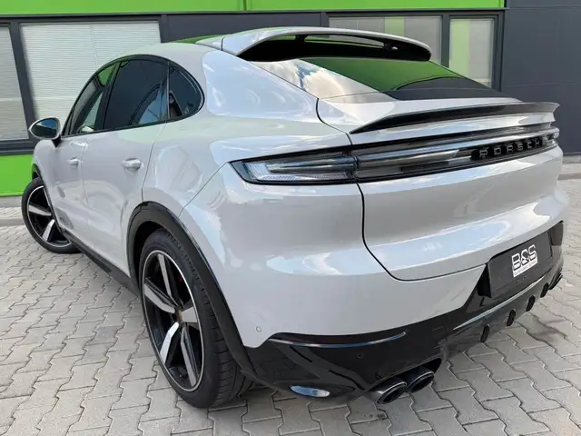 Porsche Cayenne view 12