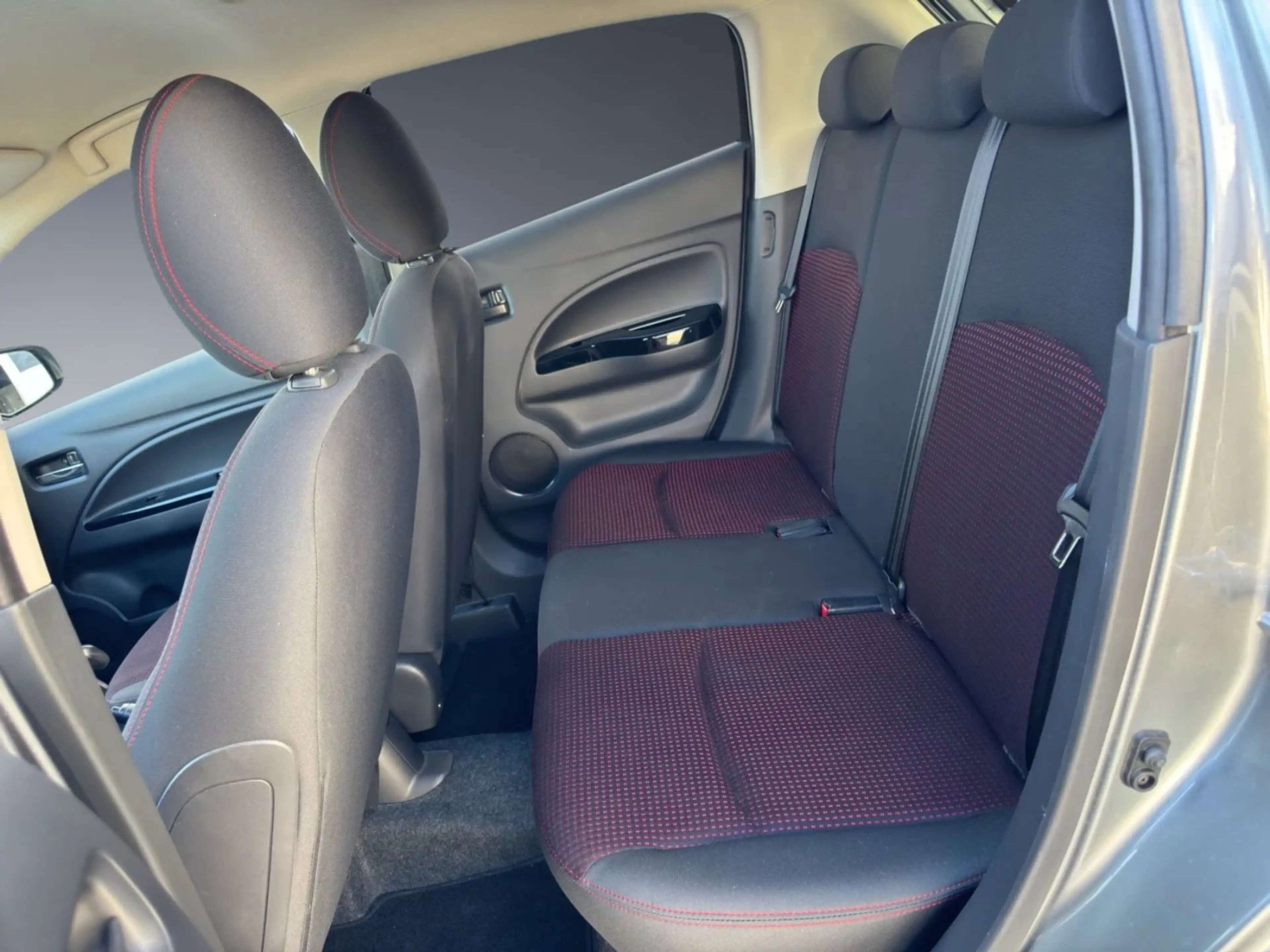 Mitsubishi Space Star Diamant Edition+ Automatik SHZ Klima — photo 12