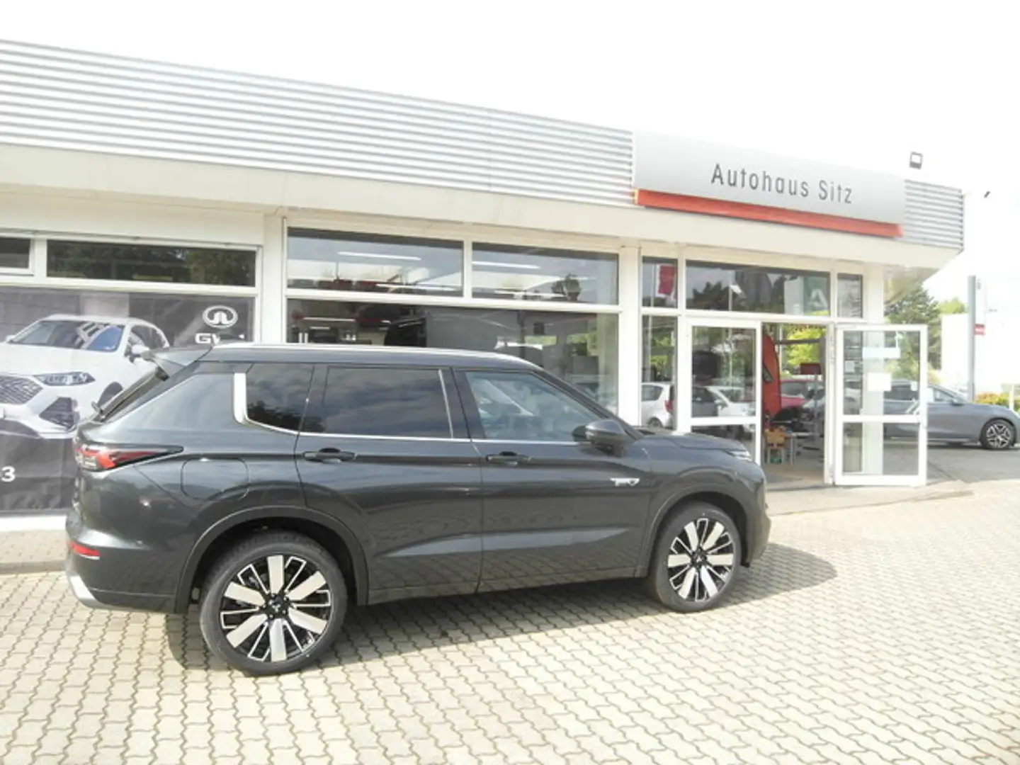 Mitsubishi Plug-in Hybrid Outlander Top Серый - 1