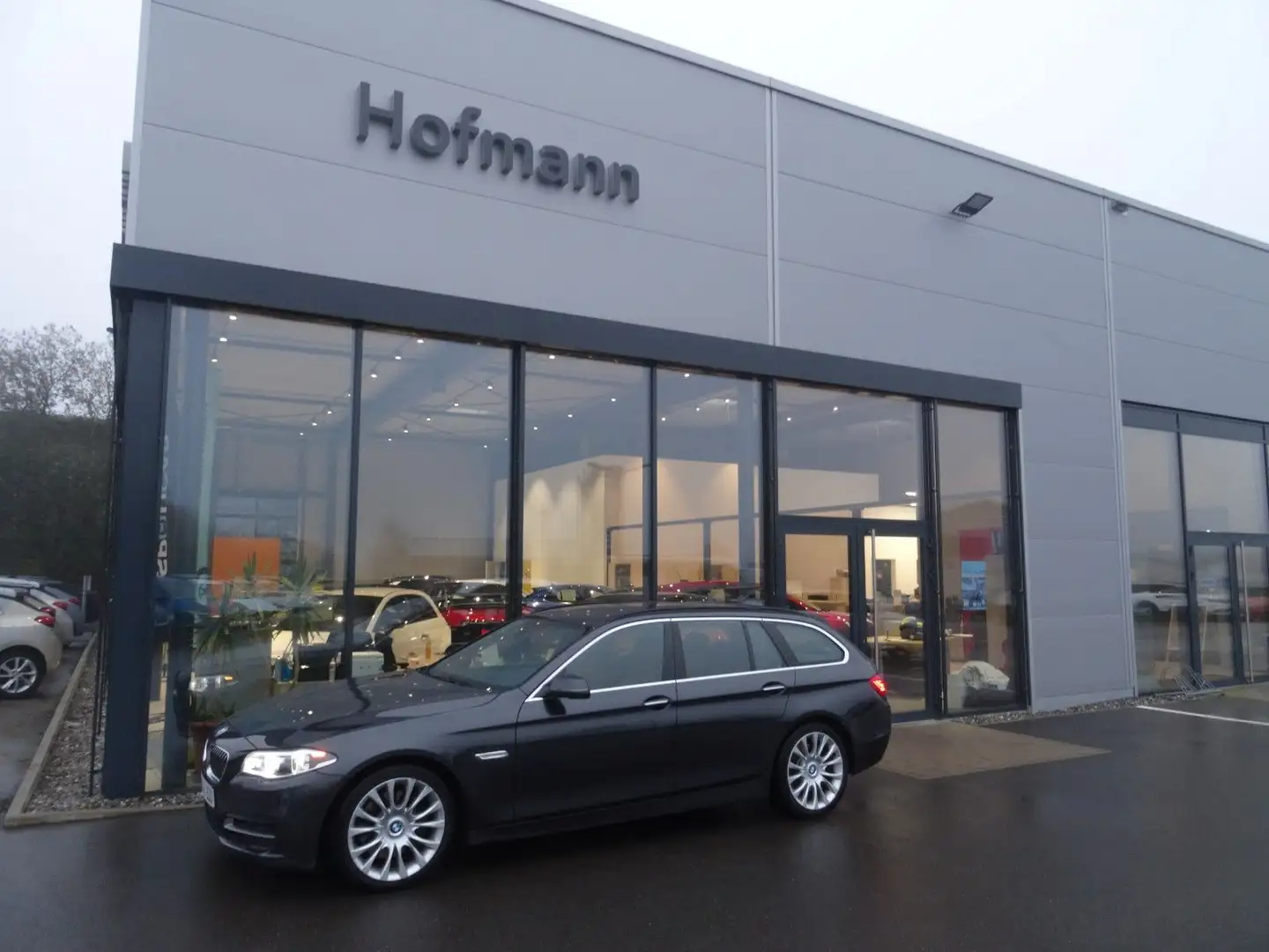 BMW 530 d Touring Luxury Line, Individual, Navi, AHK Grau - 1