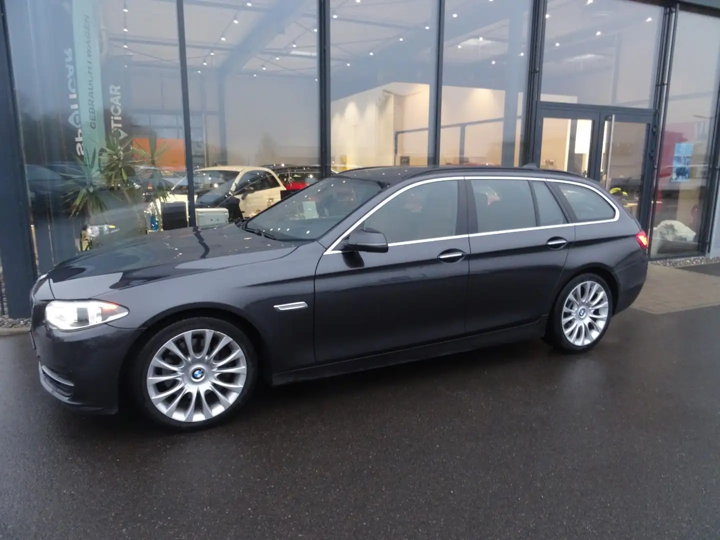BMW 530 d Touring Luxury Line, Individual, Navi, AHK Grau - 2