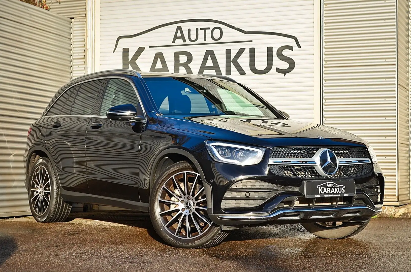 Mercedes-Benz GLC 300 d 4Matic AMG line 360°/PANO/AHK/MULTIBIM Schwarz - 1
