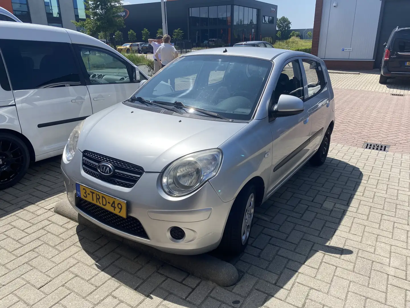 Kia Picanto 1.1 Fifteen Gris - 1
