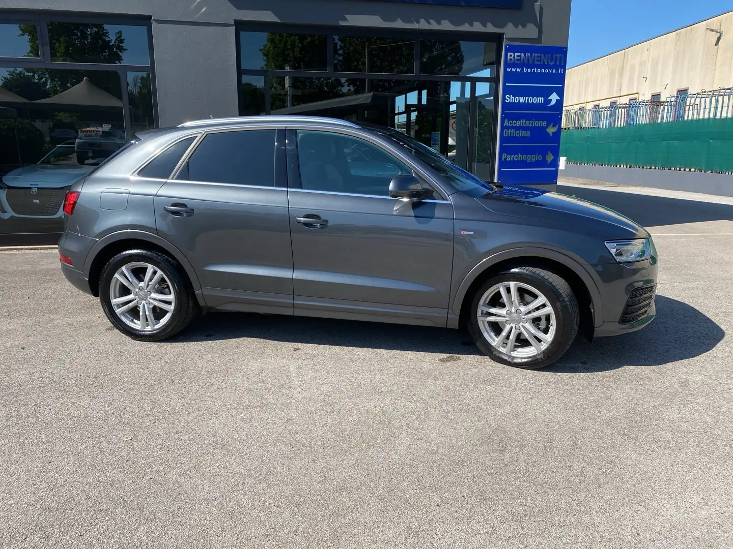 Audi Q3 2.0 TDI 150 CV S tronic S line Edition Grigio - 1