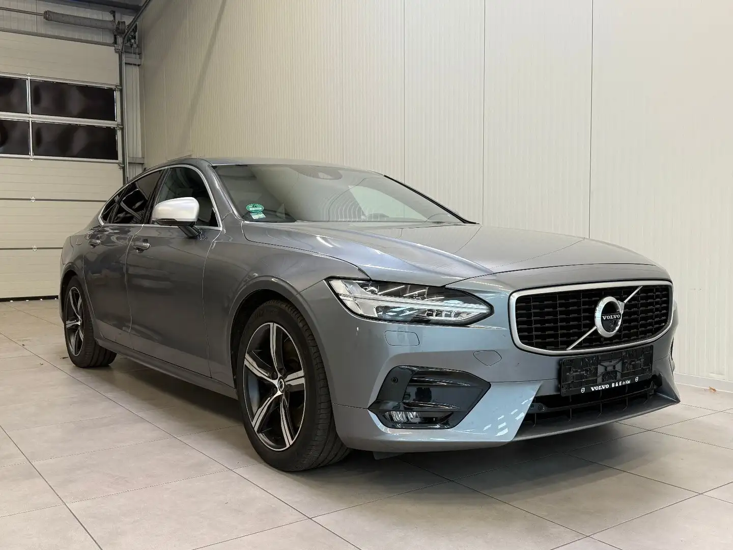 Volvo S90 D5 R Design AWD / S-DACH / MOTOR UNRUHIG Grau - 1