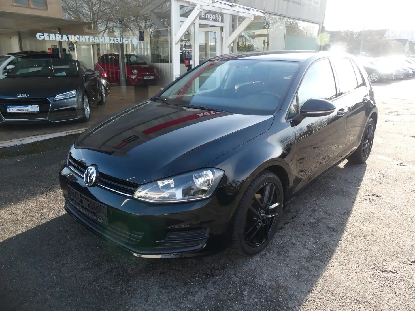 Volkswagen Golf VII Lim. Trendline BMT Schwarz - 2