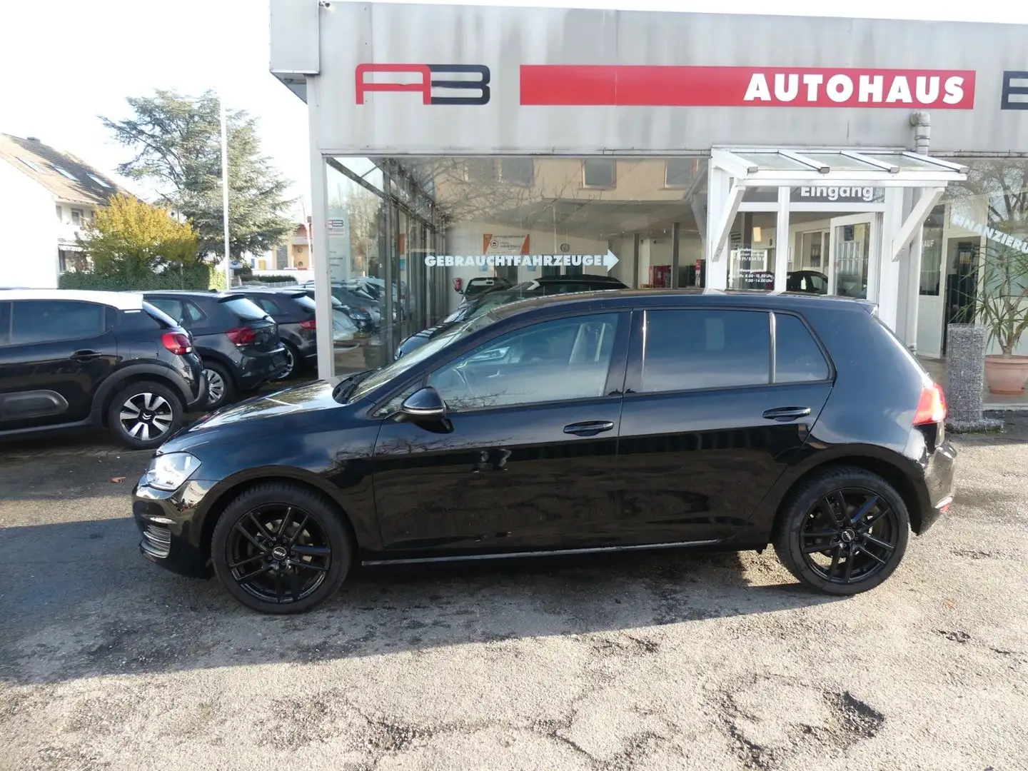 Volkswagen Golf VII Lim. Trendline BMT Schwarz - 1