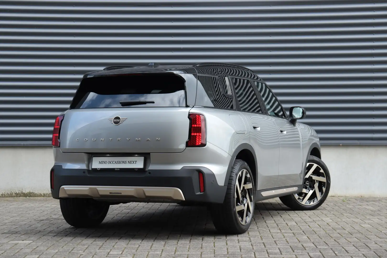 MINI Countryman C | Favoured + Pakket L + Driving Assistant Plus + P Grijs - 2