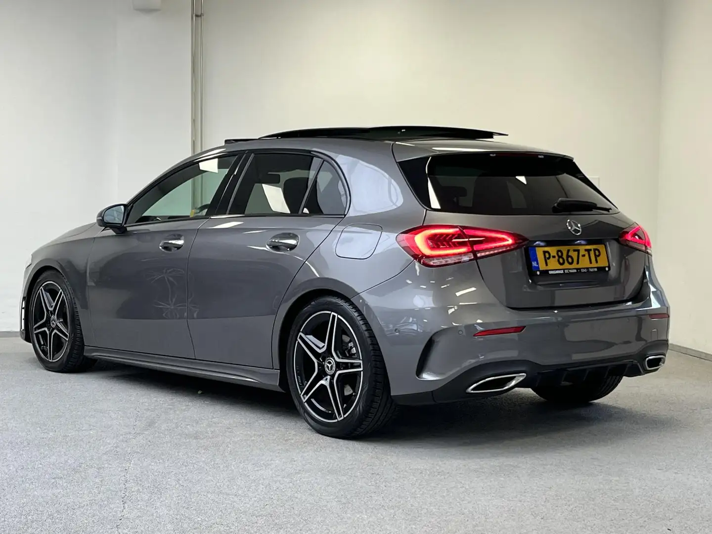 Mercedes-Benz A 180 AMG Line | PANO | MULTIBEAM | ORG.NL | CAMERA | Grijs - 2