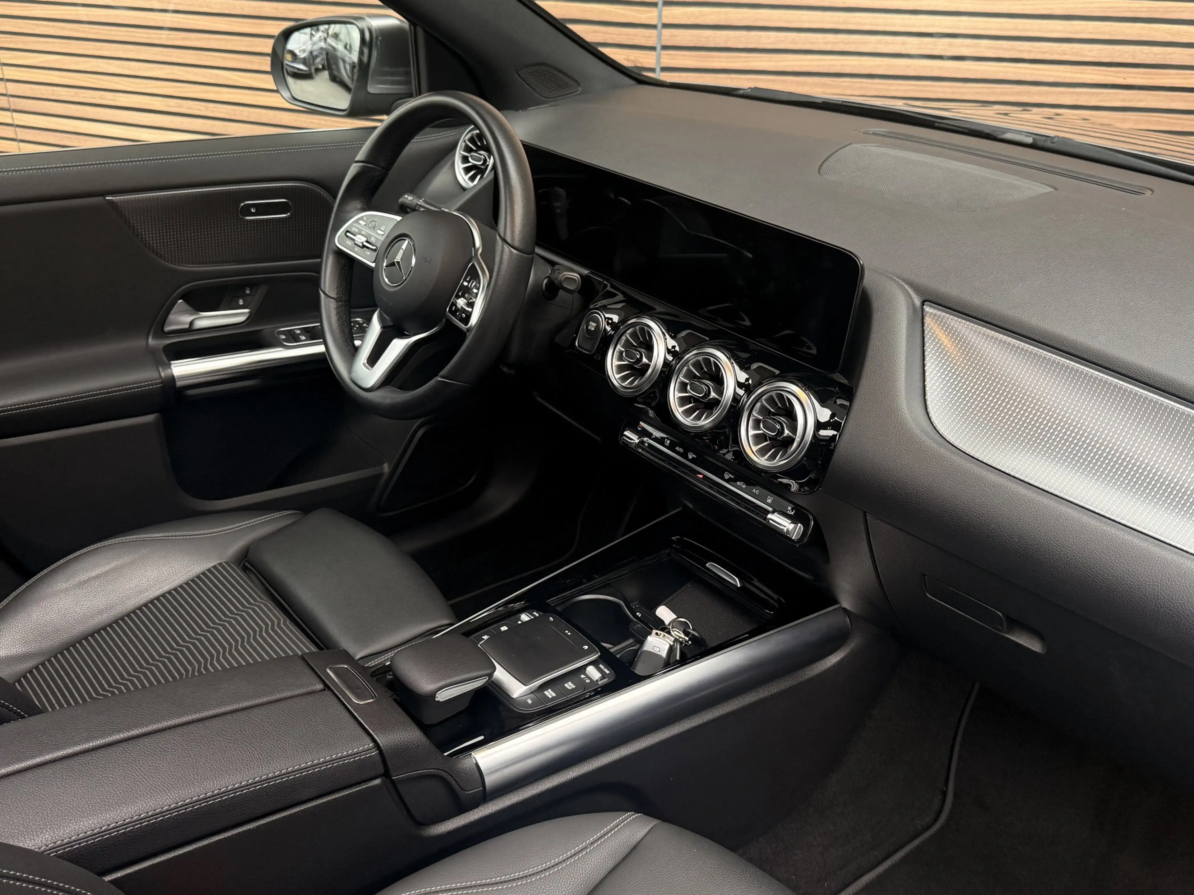 Mercedes-Benz EQA 250 Electric Art 67 kWh — photo 4