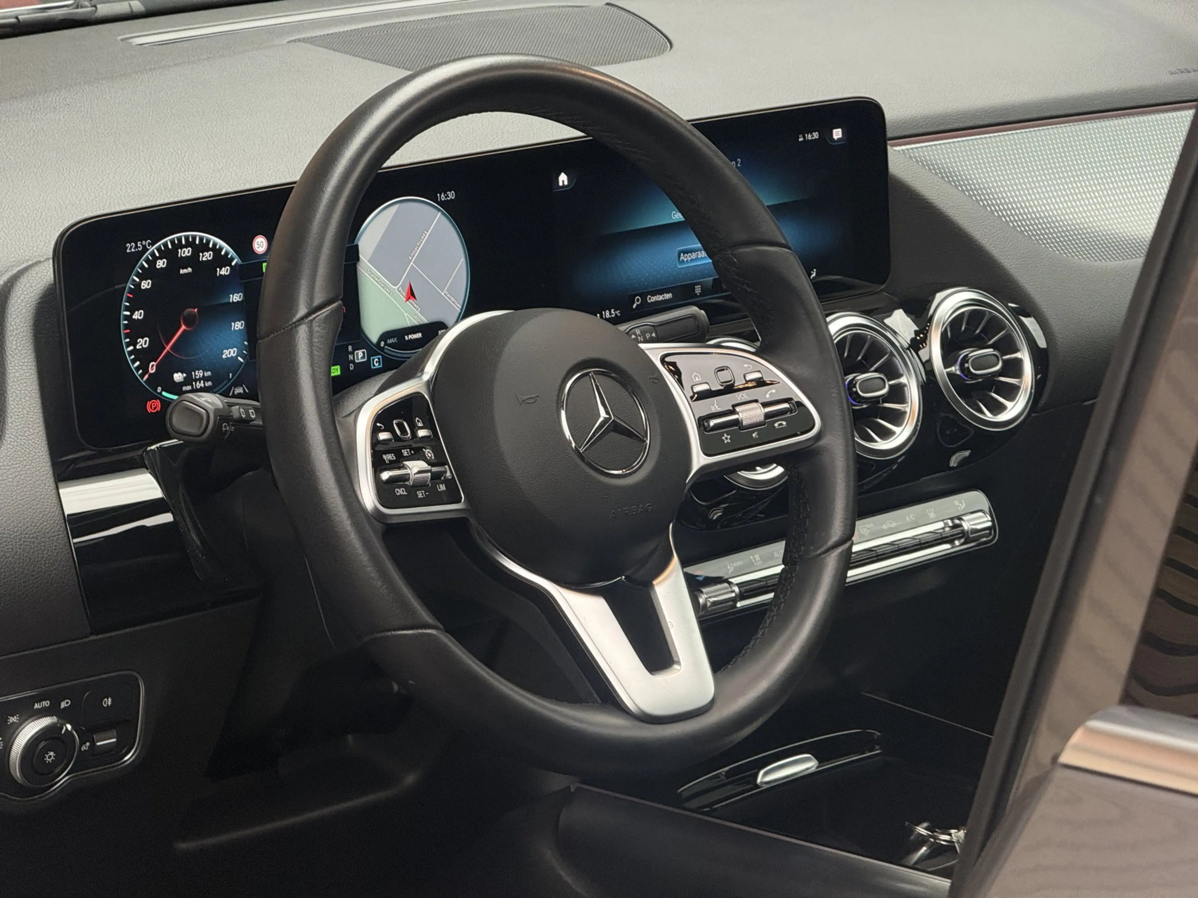 Mercedes-Benz EQA 250 Electric Art 67 kWh — photo 12