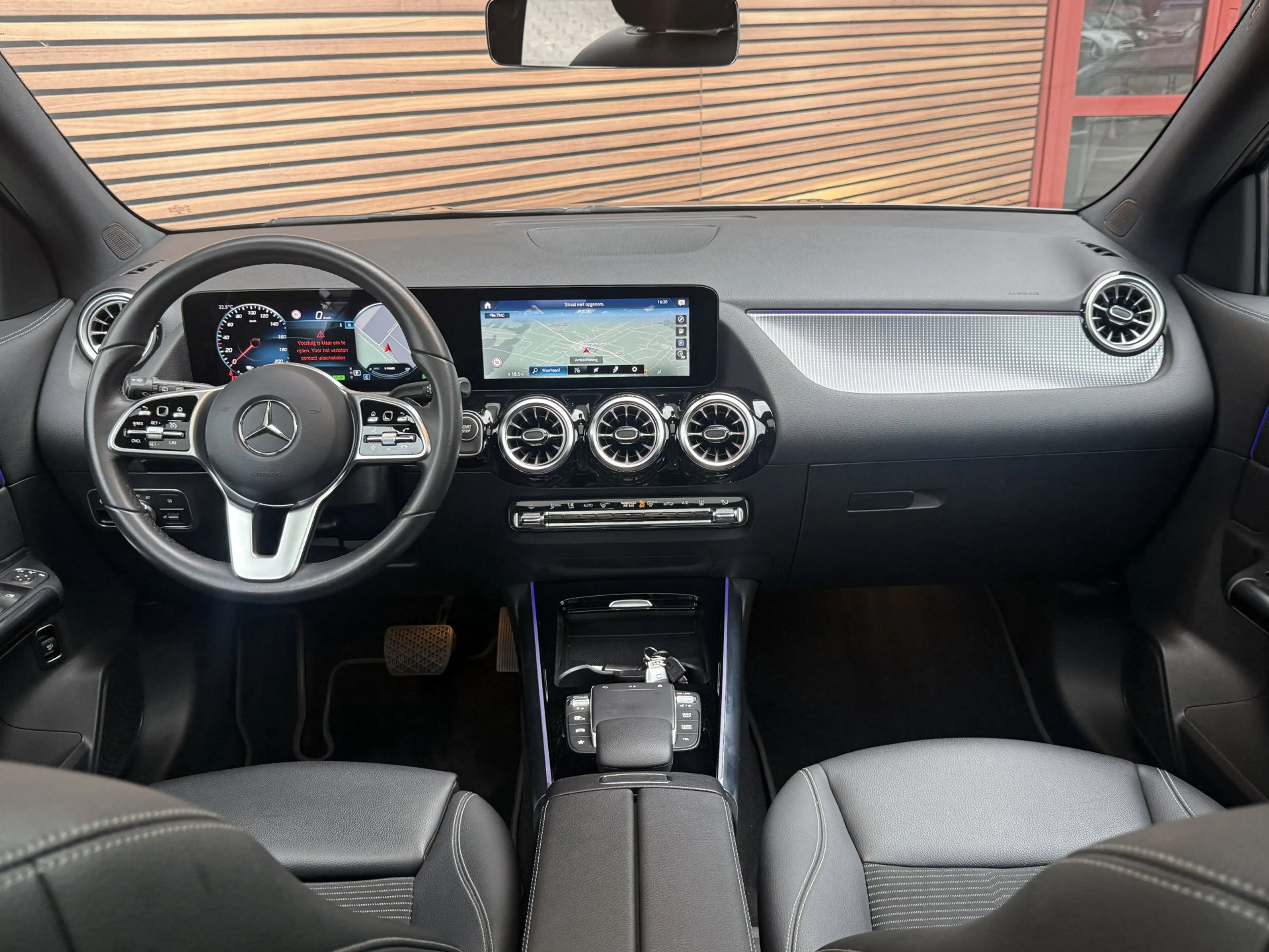 Mercedes-Benz EQA 250 Electric Art 67 kWh — photo 2