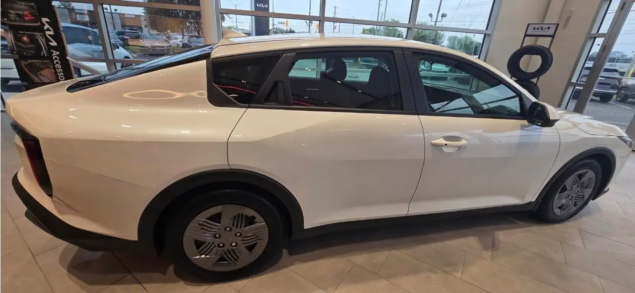 Kia K4 снимка Kia K4